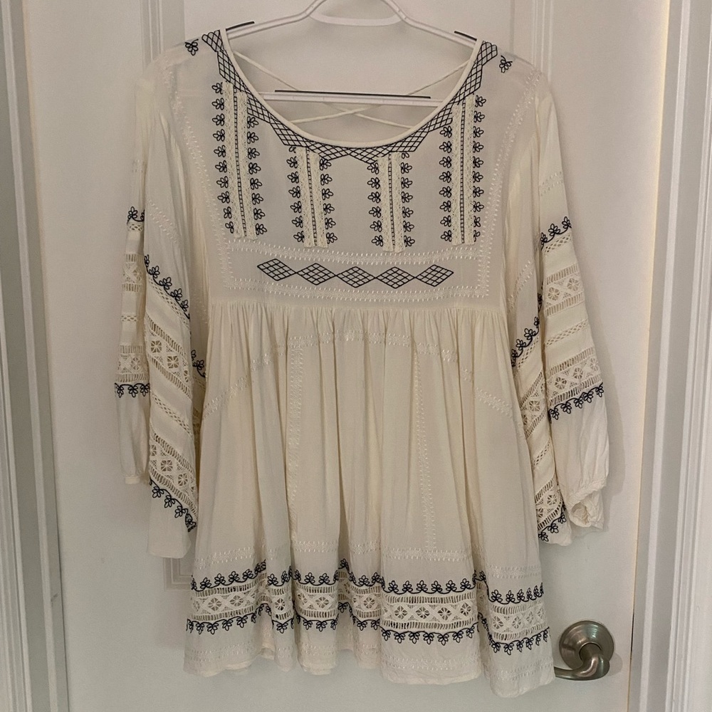 Vici embroidered blouse. Size xs but oversized and loose fitting. Worn once.